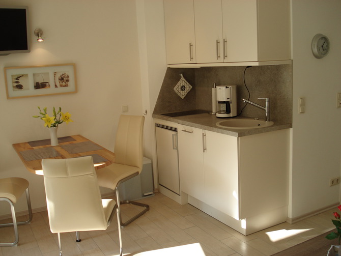 Ferienwohnung in Scharbeutz - "Haus Waldburg App. 10" an der Wolfsschlucht (Scharbeutz) - K&uuml;chenzeile