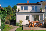 Ferienhaus in Grömitz - Haus Seeblick - Blick auf das Haus aus dem Garten mit Terrasse