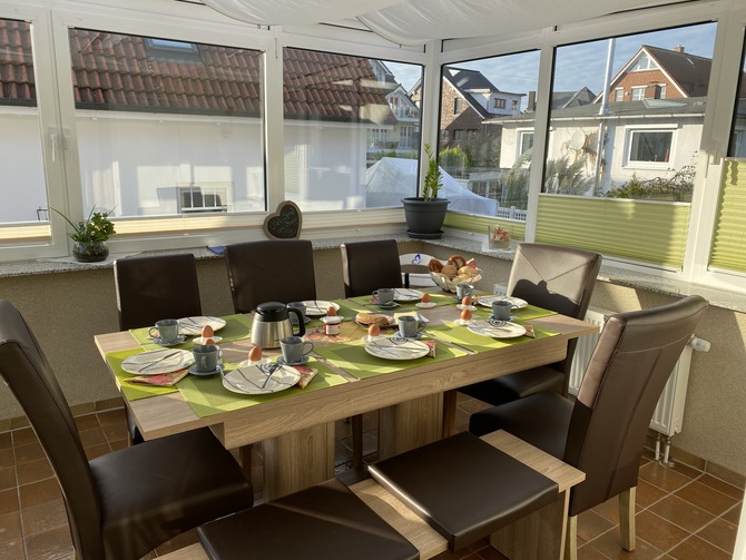 Ferienwohnung in Niendorf/Ostsee - Haus Edda FeWo Schwalbennest - ausziehbarer Esstisch für bis zu 8 Personen