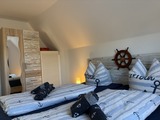 Ferienwohnung in Niendorf/Ostsee - Haus Edda FeWo Kr&auml;hennest - Hauptschlafzimmer mit Doppelbett