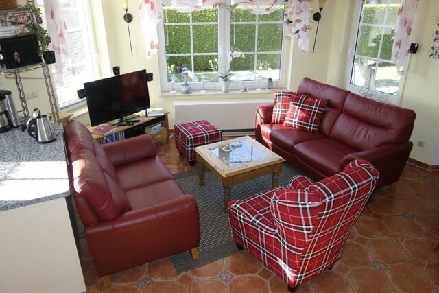 Ferienhaus in Ostseeheilbad Zingst - SONDERPREISE Juni/ September 2025 --- beliebtes FH "M&ouml;we" - nur 2 Minuten vom Strand... WLAN inklusive... - Bild 2