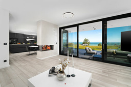 Villa "Black & White"