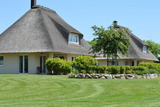 Ferienhaus in Fehmarn OT Staberdorf - Reetdachhaus 1, inkl. 2 Parkpl&auml;tze - Bild 1