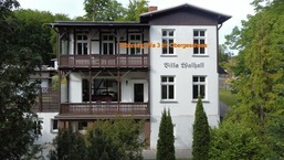 Sonnige Ferienwohnung -100qm - im 1. Obergeschoss der Villa Walhall in einem park&auml;hnlichen Garten