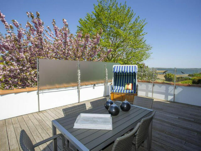 Ferienhaus in Garz - Familienferienhaus R&uuml;genbrise - Gemeinsames Urlauben mit Steg und Boot auf R&uuml;gen - alles inklusive und 5 B&auml;der - Bild 3