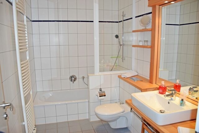 Ferienwohnung in Sellin - Villa Sonneck, App. 17 - Bade- & Erlebniswelt t&auml;glich inklusive - Bild 11